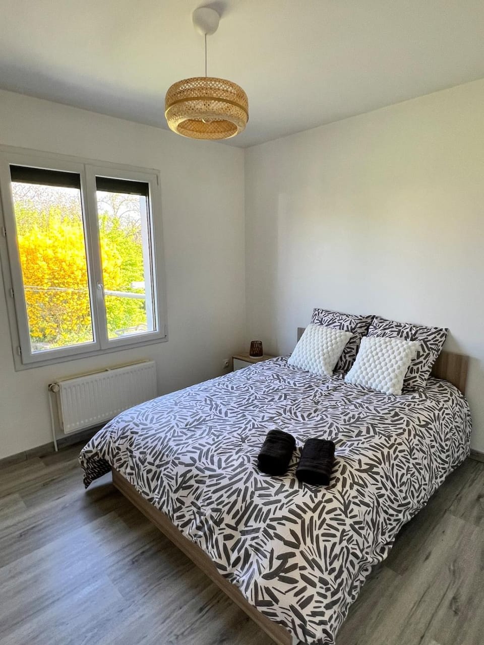 Bed, Photo of the whole room, Bedroom, towels