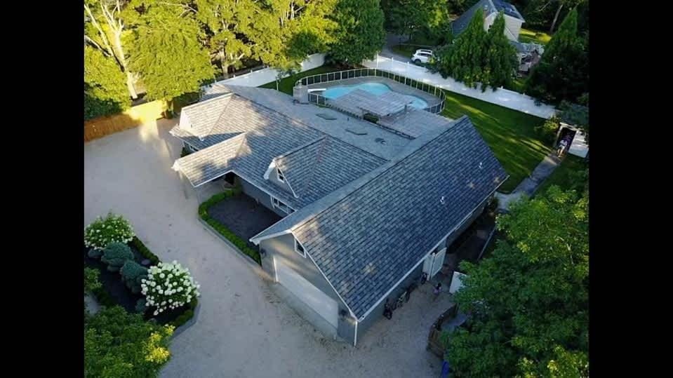 Villa Luz- Cozy Family Home with Jacuzzi year-round & heated pool in summer House in East Quogue