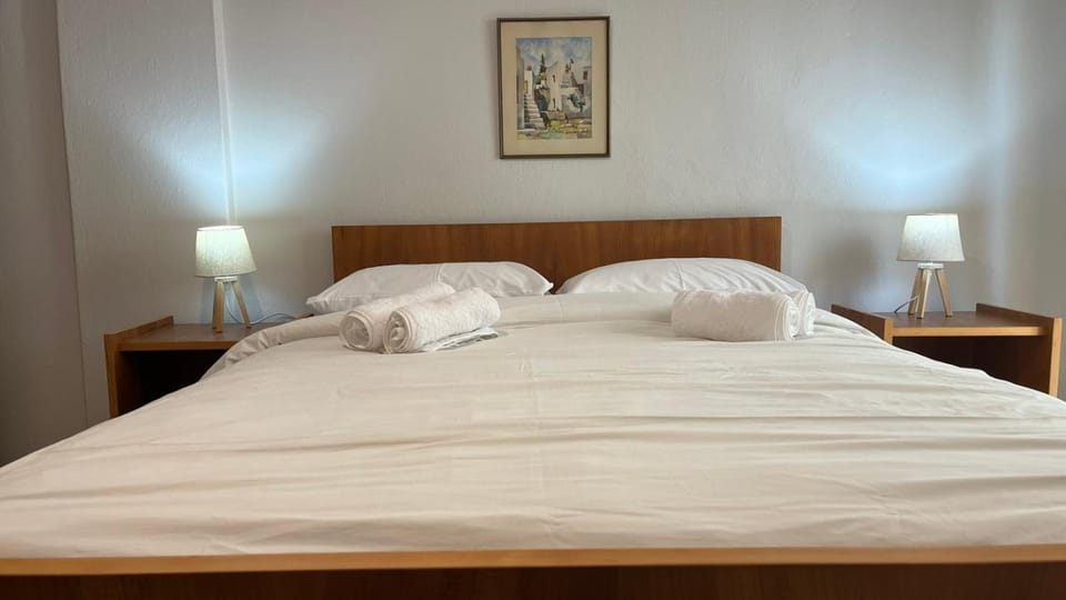 Bed, Bedroom, towels, wardrobe