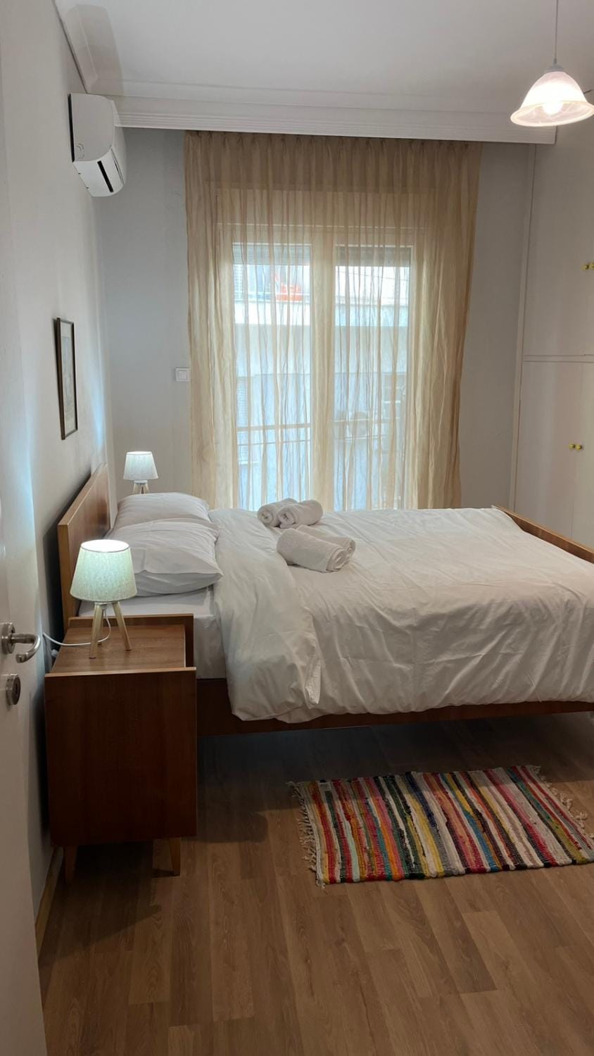 Bed, Bedroom, towels, air conditioner