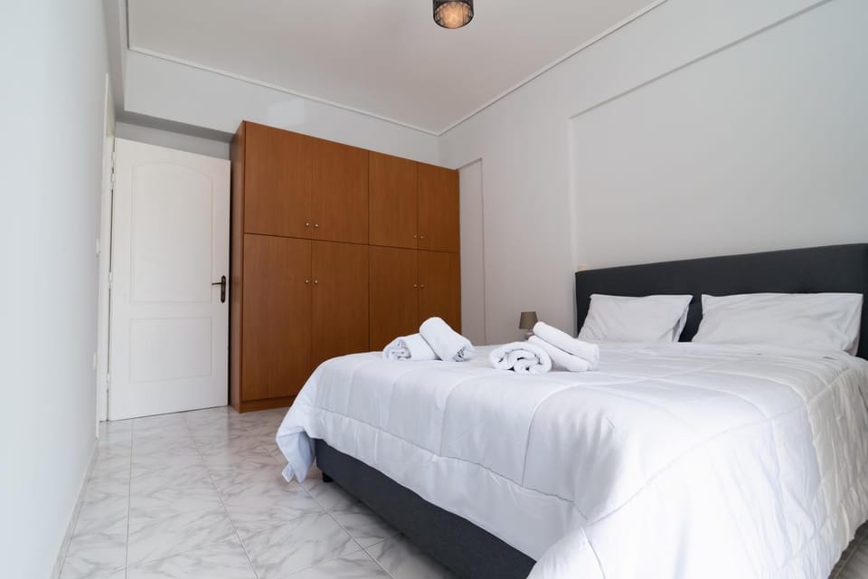 Bed, Photo of the whole room, Bedroom, towels, wardrobe