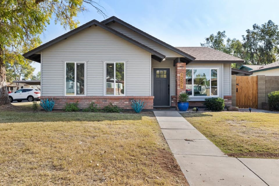 Cottage Evergreen - Outdoor Grille Patio with Putt House in Mesa