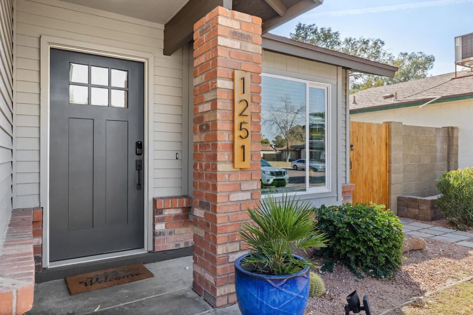 Cottage Evergreen - Outdoor Grille Patio with Putt House in Mesa