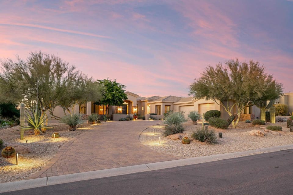 Sierra Luxe Home - Chic Design Dream Backyard with Pool House in Pinnacle Peak