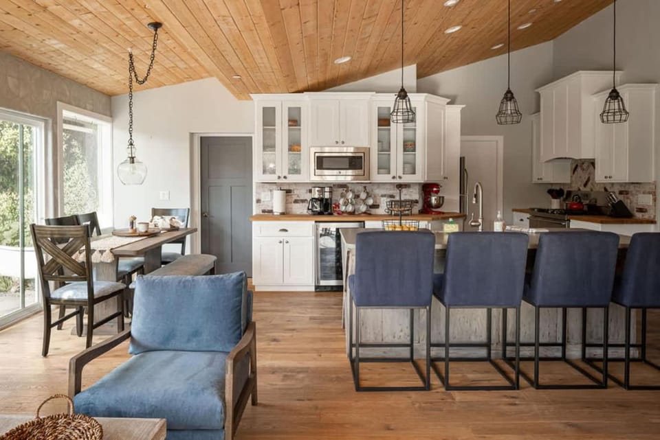 Old Town Farm-to-Table Home - Gourmet Adventure with Pool House in Scottsdale