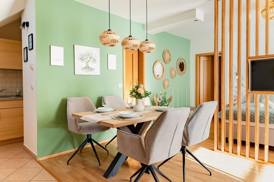 Communal lounge/ TV room, TV and multimedia, Seating area, Dining area, Evening entertainment