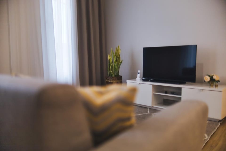 Communal lounge/ TV room, TV and multimedia, Living room