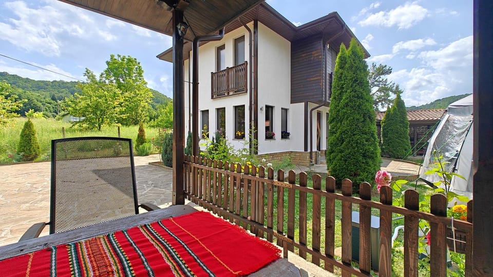 Property building, Patio, Day, Natural landscape, Garden, View (from property/room), Balcony/Terrace, Evening entertainment, Garden view, Mountain view