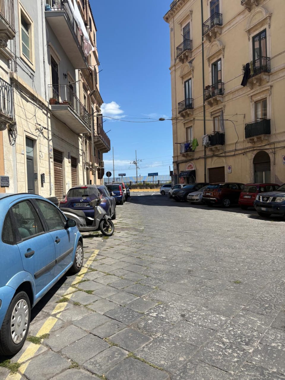 Day, Neighbourhood, City view, Street view, Location