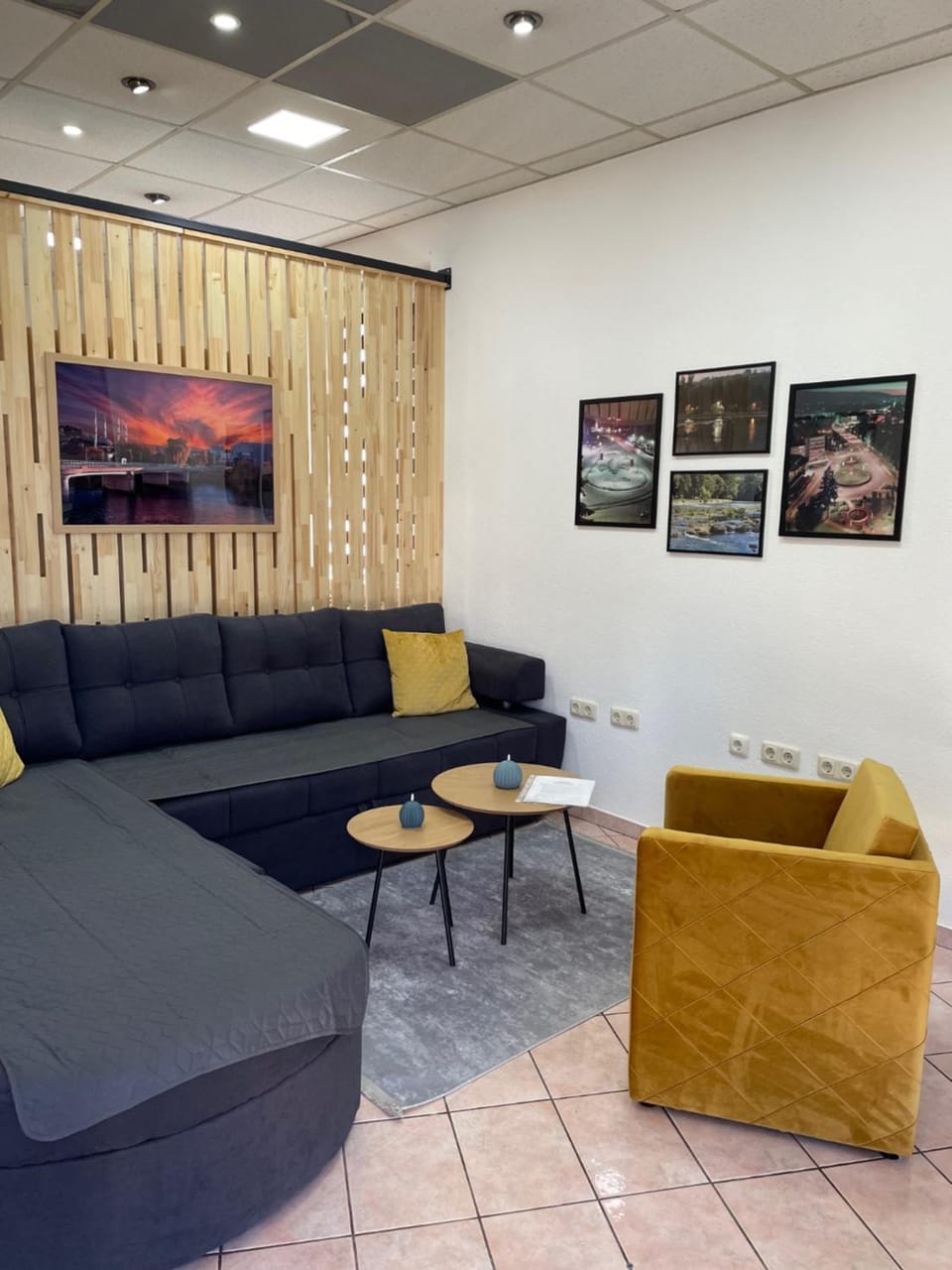 Living room, Seating area