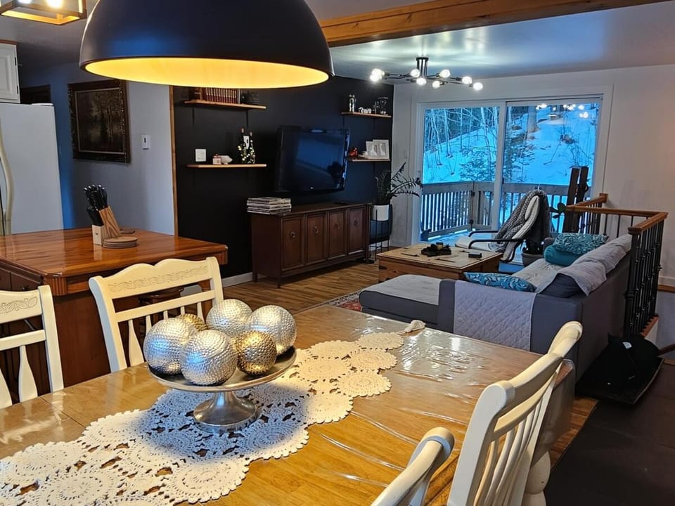 Communal lounge/ TV room, Living room, Seating area, Dining area