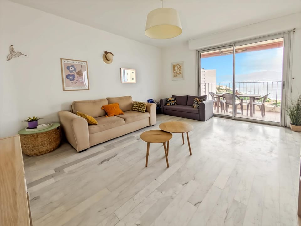 Bright 2-bedroom & beautiful sea view Apartment in Ajaccio