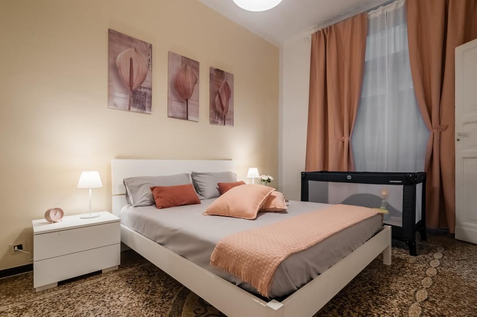 Bed, Photo of the whole room, Bedroom, cot