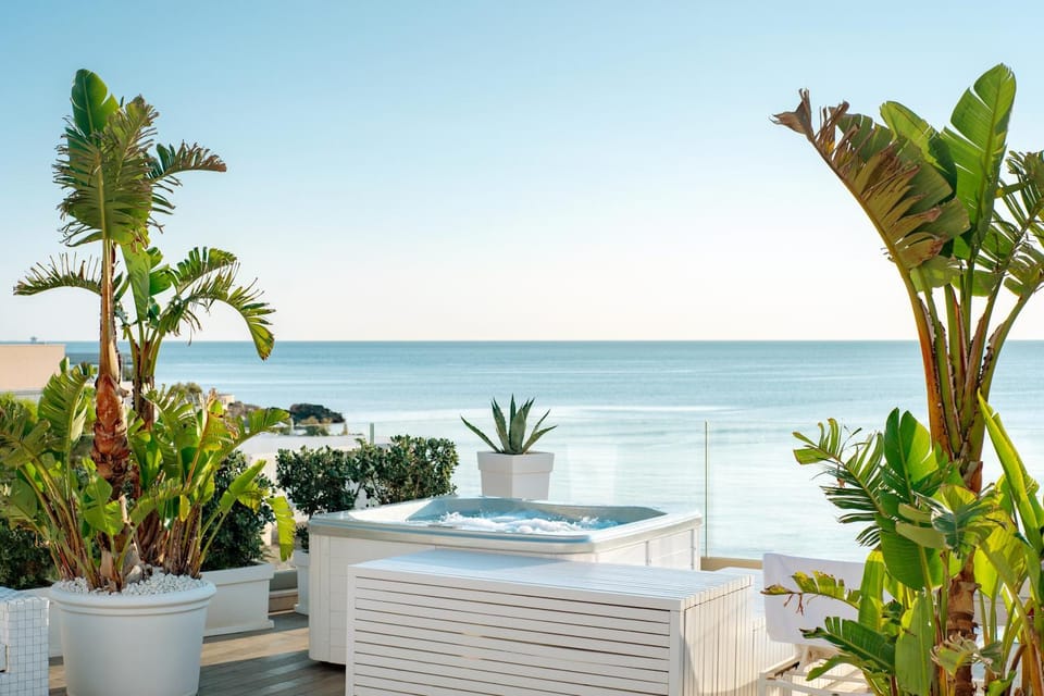 Balcony/Terrace, Sea view, Swimming pool