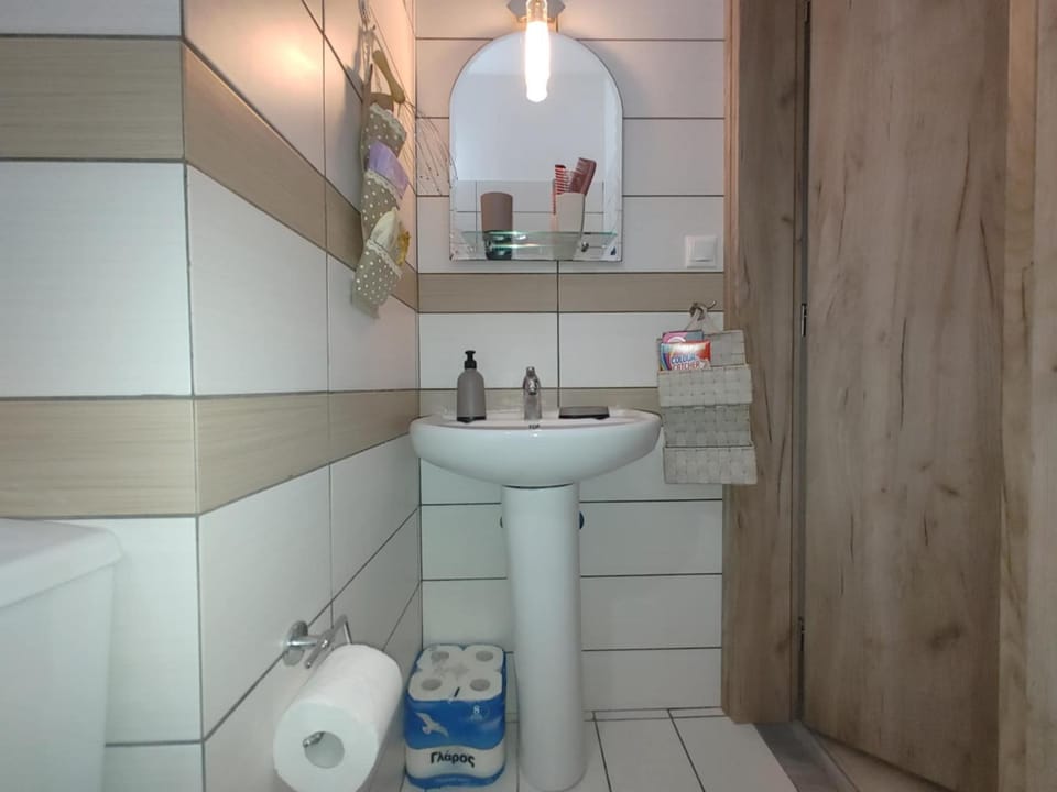Toilet, Bathroom, towels