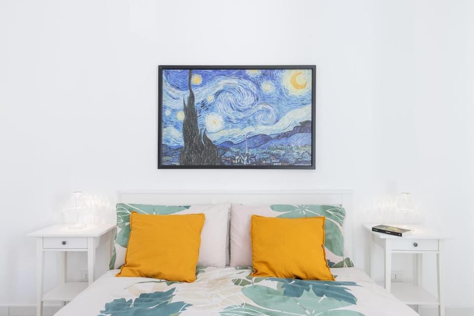 Bed, Photo of the whole room, Decorative detail, Bedroom