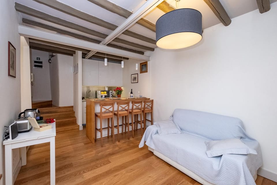 TV and multimedia, Coffee/tea facilities, Living room, Seating area, Dining area, minibar, toaster