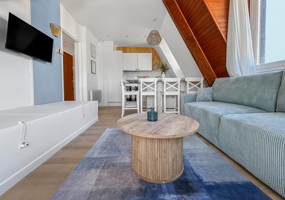 TV and multimedia, Kitchen or kitchenette, Living room, Dining area