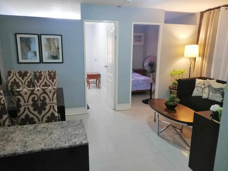 Royale 2BR Condo unit with free WiFi Apartment hotel in Bacoor