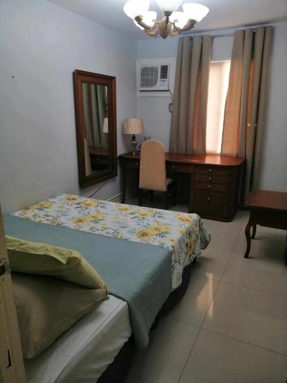 Royale 2BR Condo unit with free WiFi Apartment hotel in Bacoor