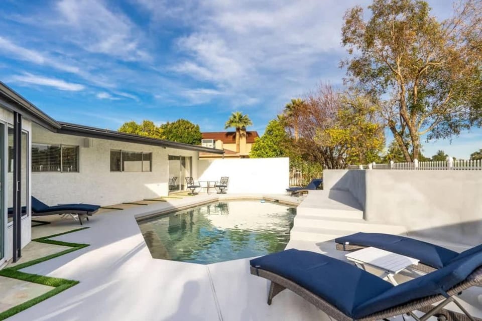 Sanctuary on the Greens - 3-Villa Retreat with Pool House in Scottsdale