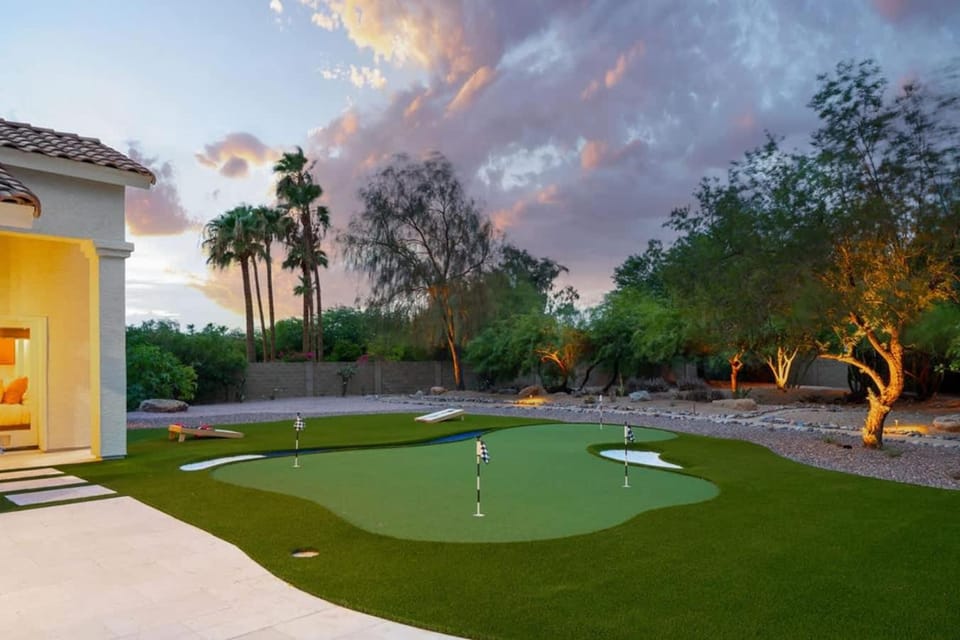 Scottsdale Paradise Home - Modern Luxe with Pool & Putt House in Scottsdale