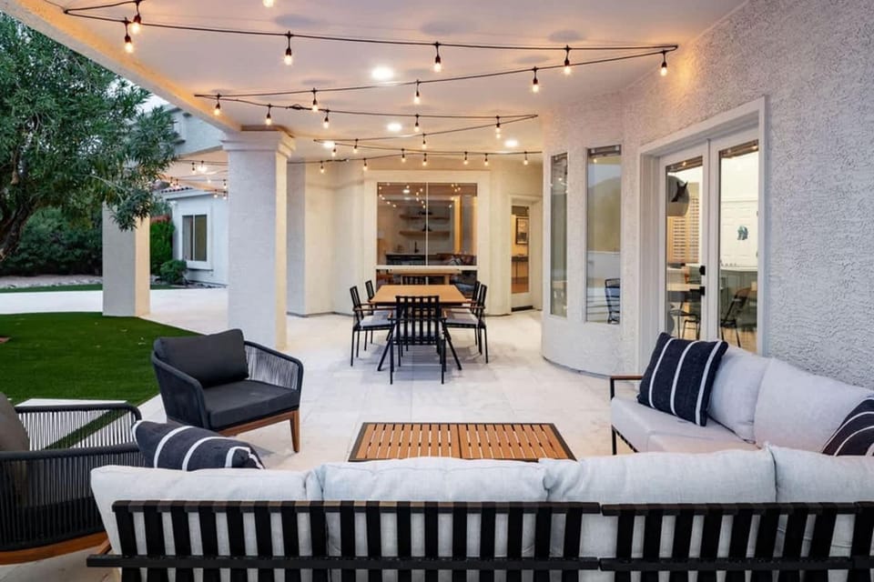 Scottsdale Paradise Home - Modern Luxe with Pool & Putt House in Scottsdale
