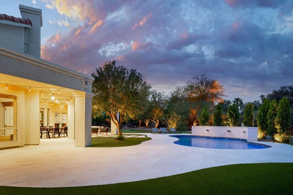 Scottsdale Paradise Home - Modern Luxe with Pool & Putt House in Scottsdale