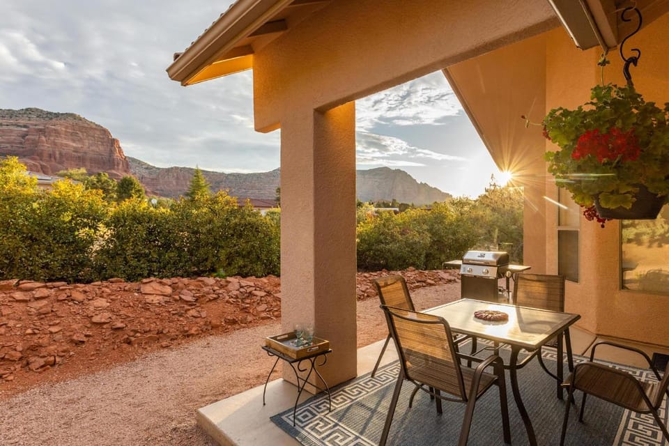 Red Rock Vista Home - Luxe Comfort & Breathtaking Views House in Village of Oak Creek