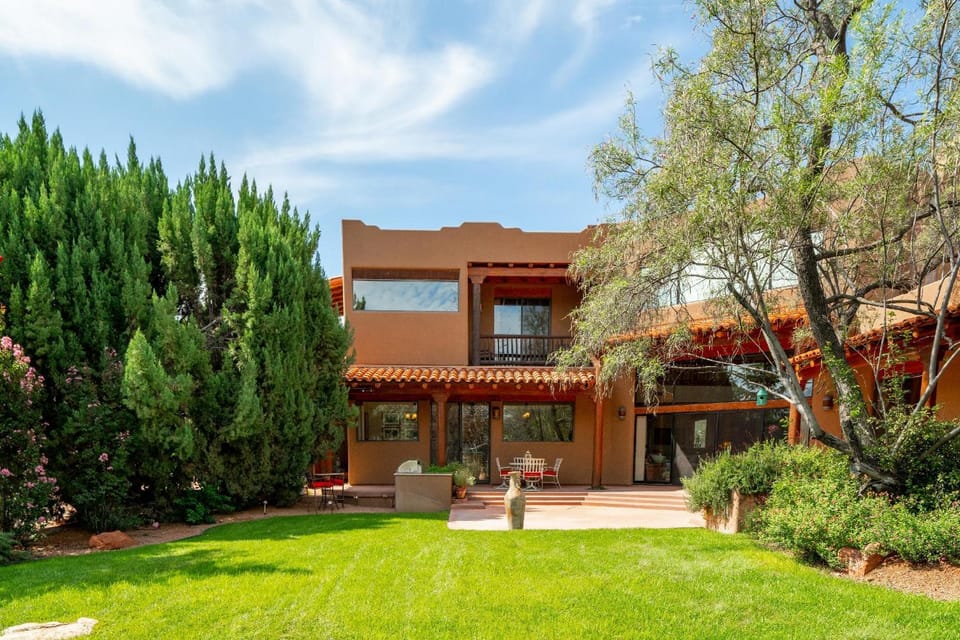Tropiz del Norte - Historic Red Rock Estate withPool House in Village of Oak Creek