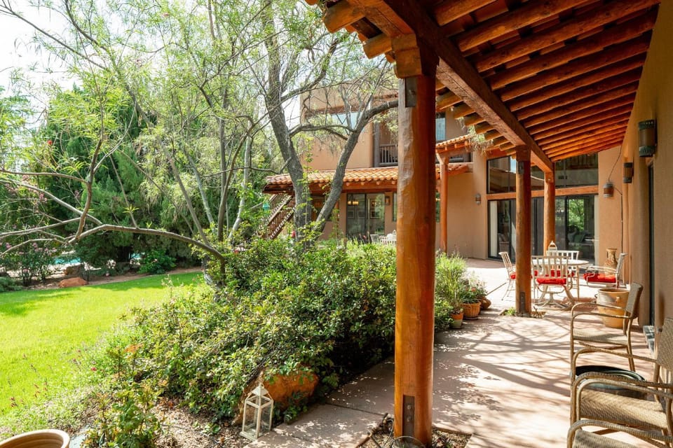 Tropiz del Norte - Historic Red Rock Estate withPool House in Village of Oak Creek
