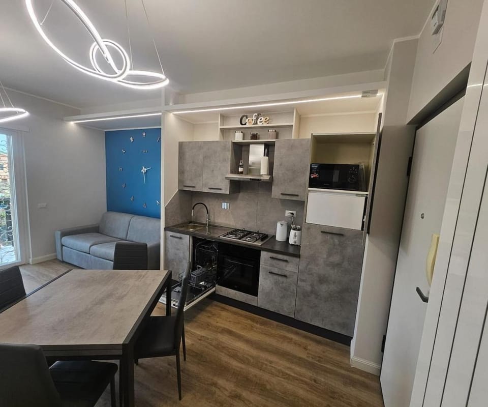 Living room, Dining area, oven, stove