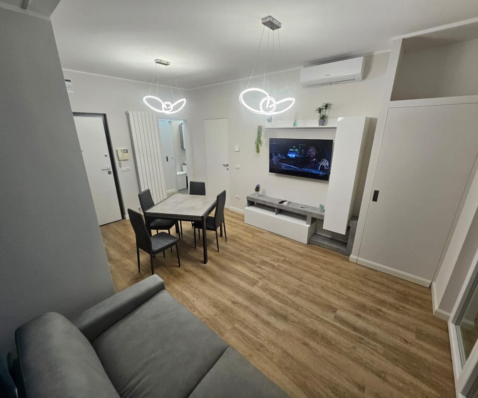 TV and multimedia, Living room, Seating area, Dining area