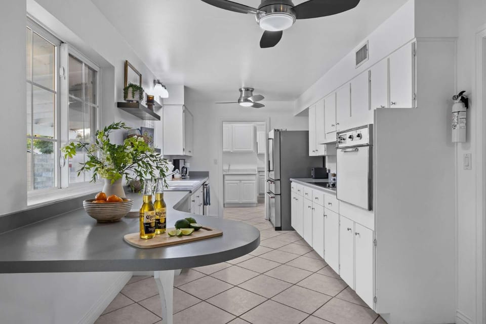 Shangri La Home - Boho Chic with Patio Pool & Grille House in Phoenix
