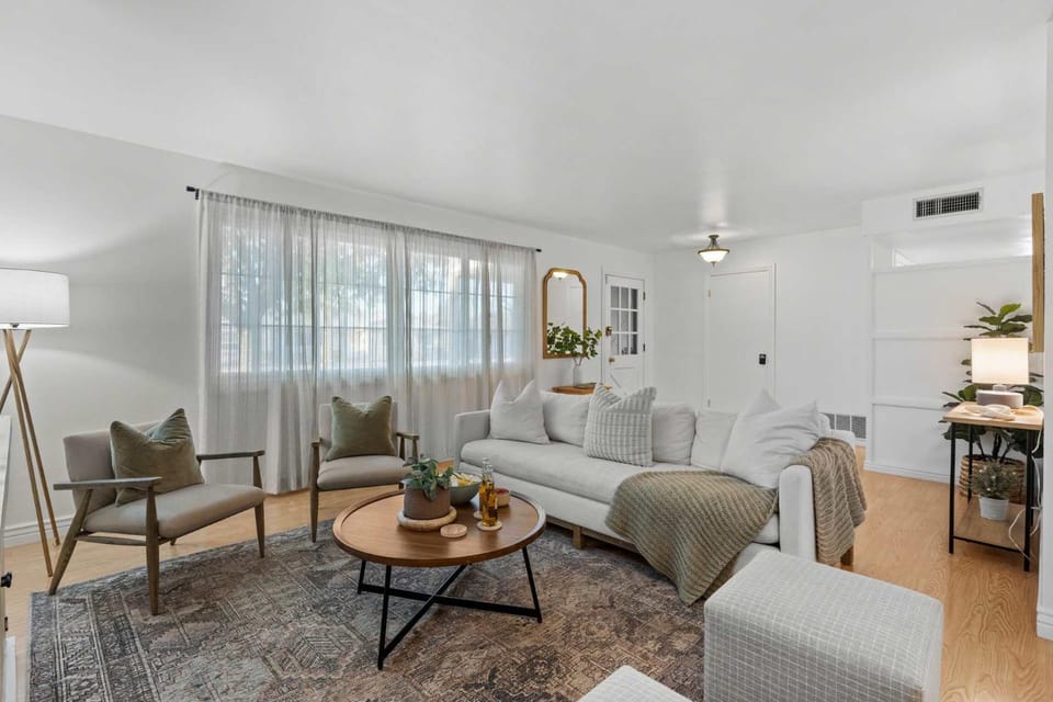 Shangri La Home - Boho Chic with Patio Pool & Grille House in Phoenix