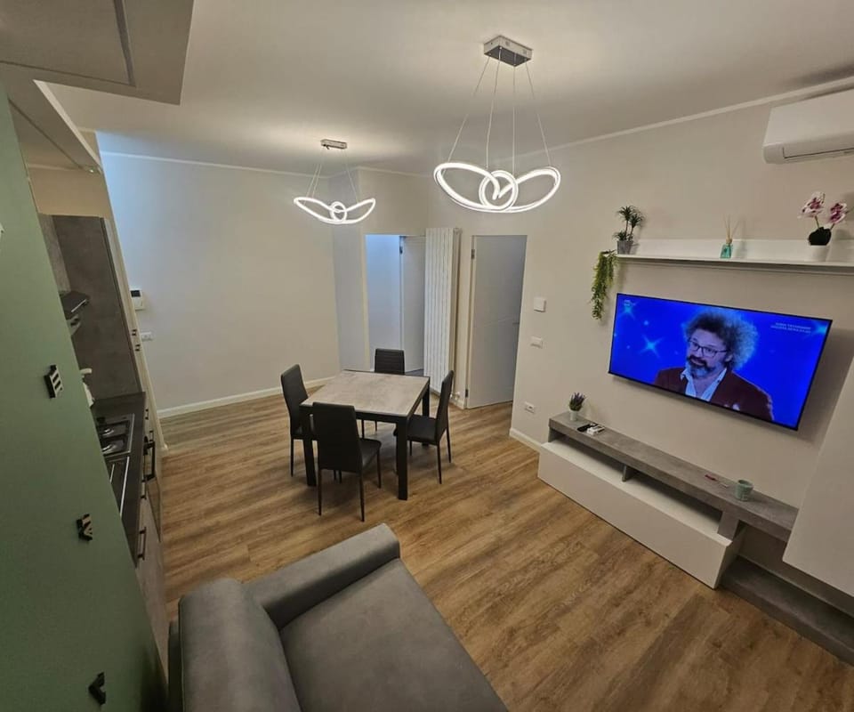 TV and multimedia, Living room, Dining area, Evening entertainment, air conditioner