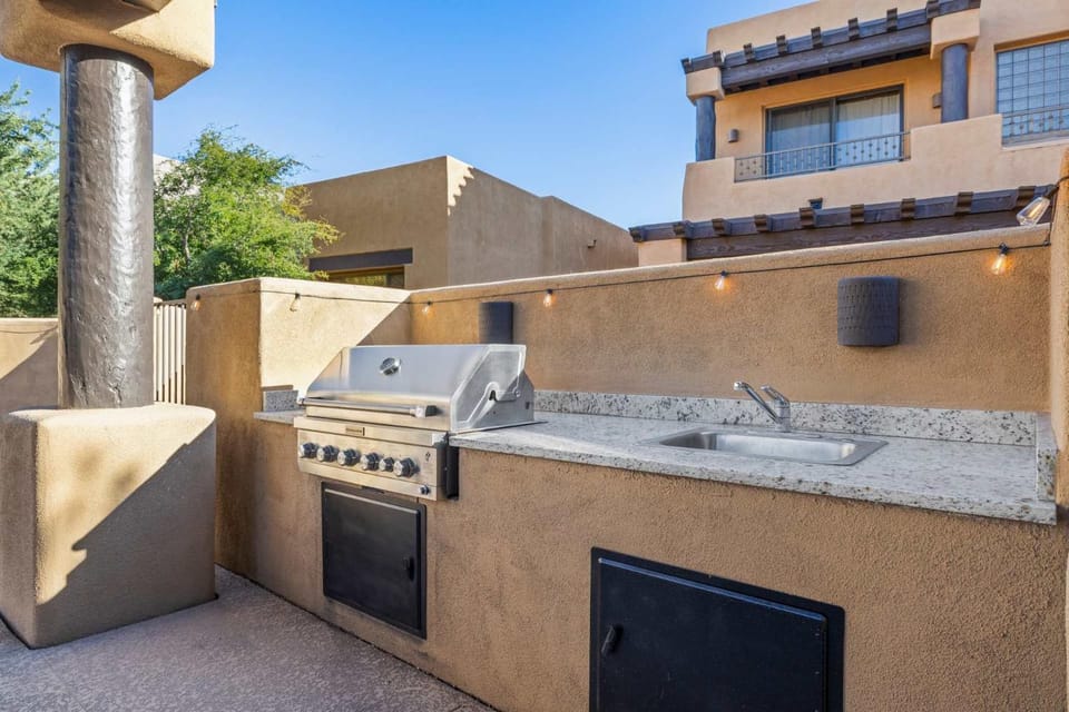 White Feather - Golf BBQ Patio Pool & Spa Access House in Pinnacle Peak