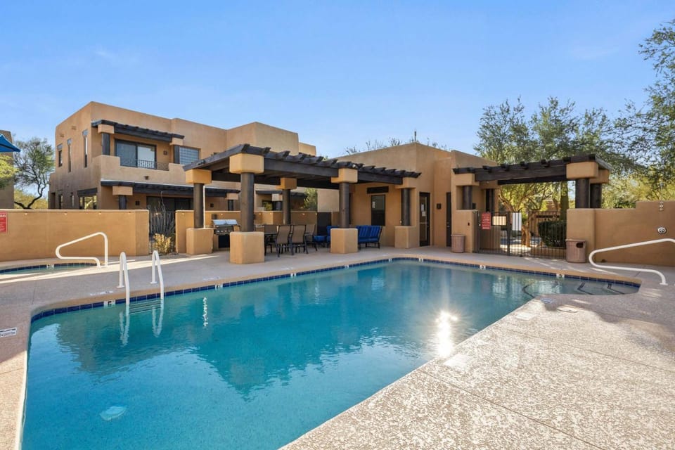 White Feather - Golf BBQ Patio Pool & Spa Access House in Pinnacle Peak