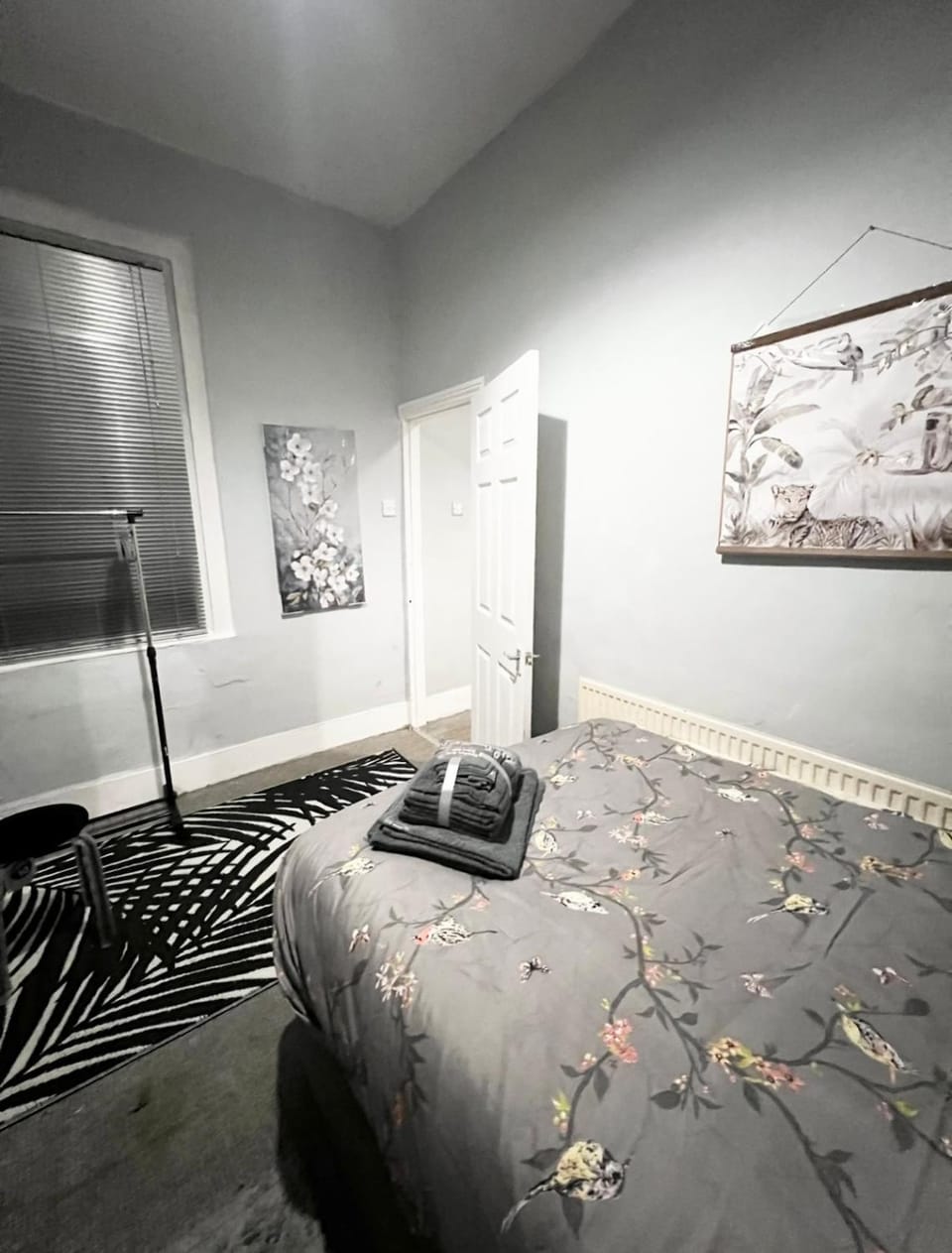 Cozy & Stylish 3-Bed house Parking & 3 Smart TVs House in Liverpool