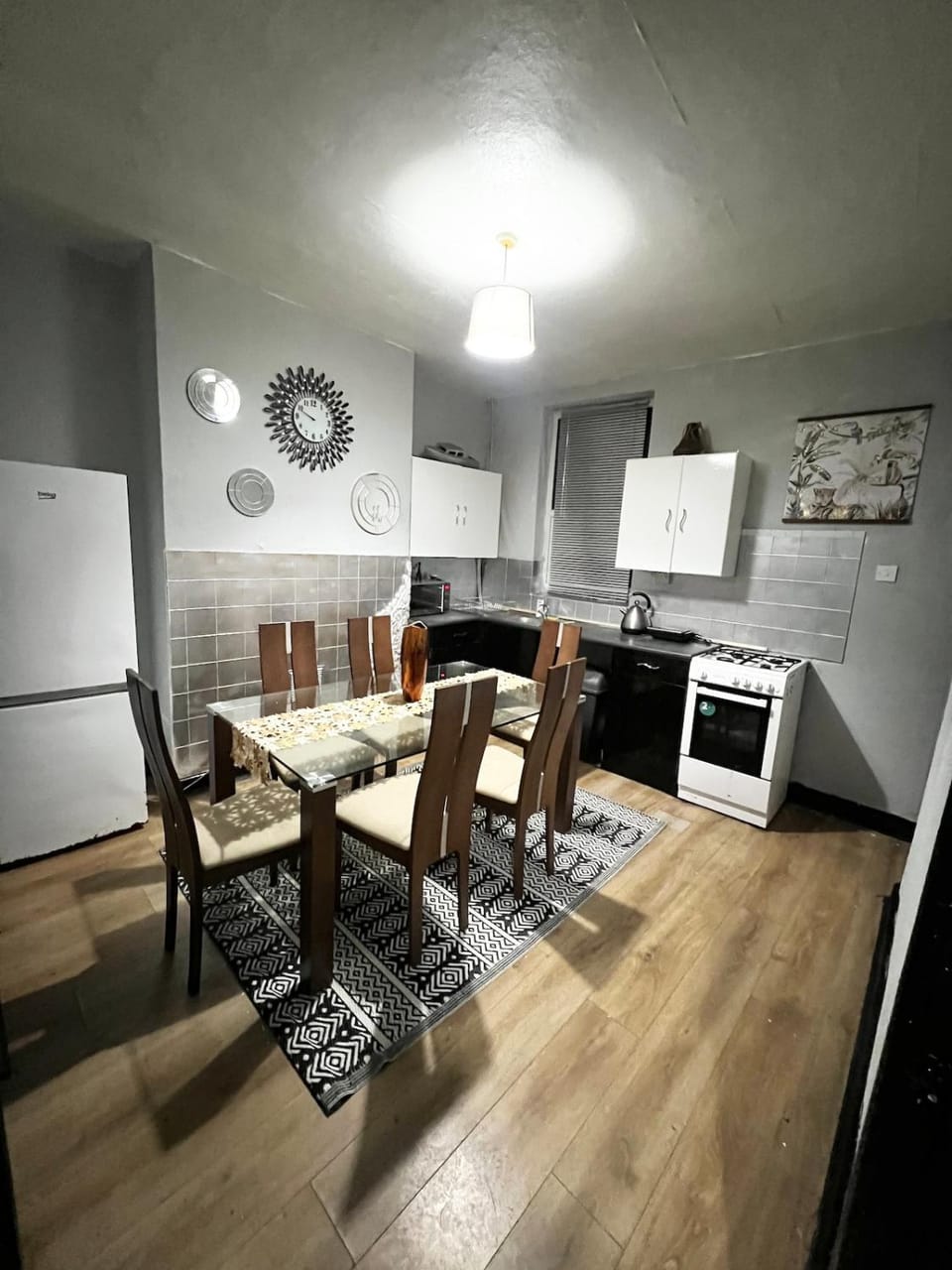 Cozy & Stylish 3-Bed house Parking & 3 Smart TVs House in Liverpool