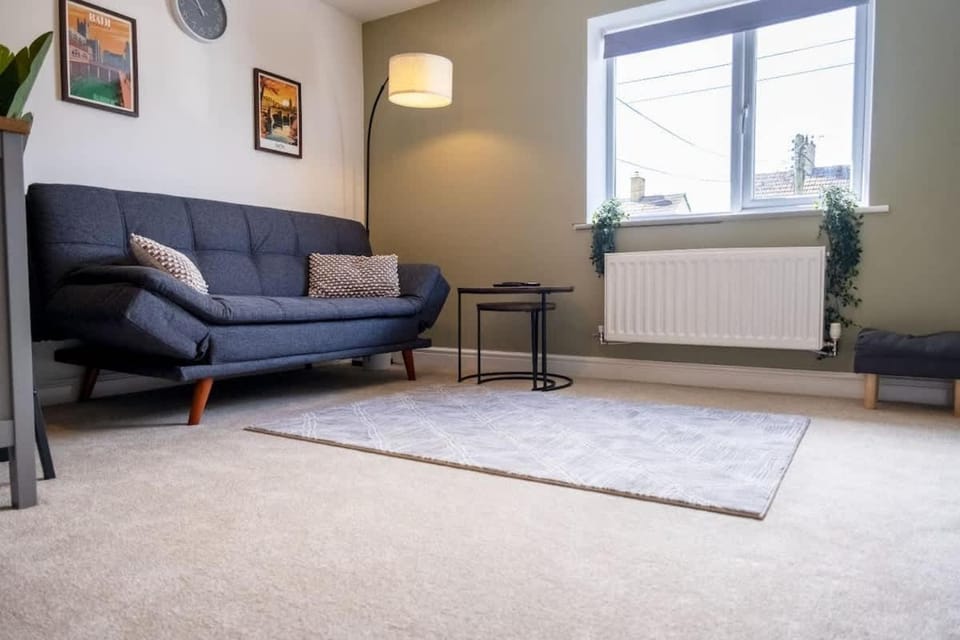 Ruskin Apartment near Bath - Free parking for 2 cars, great for professionals, contractors, relocators Apartment in Mendip District