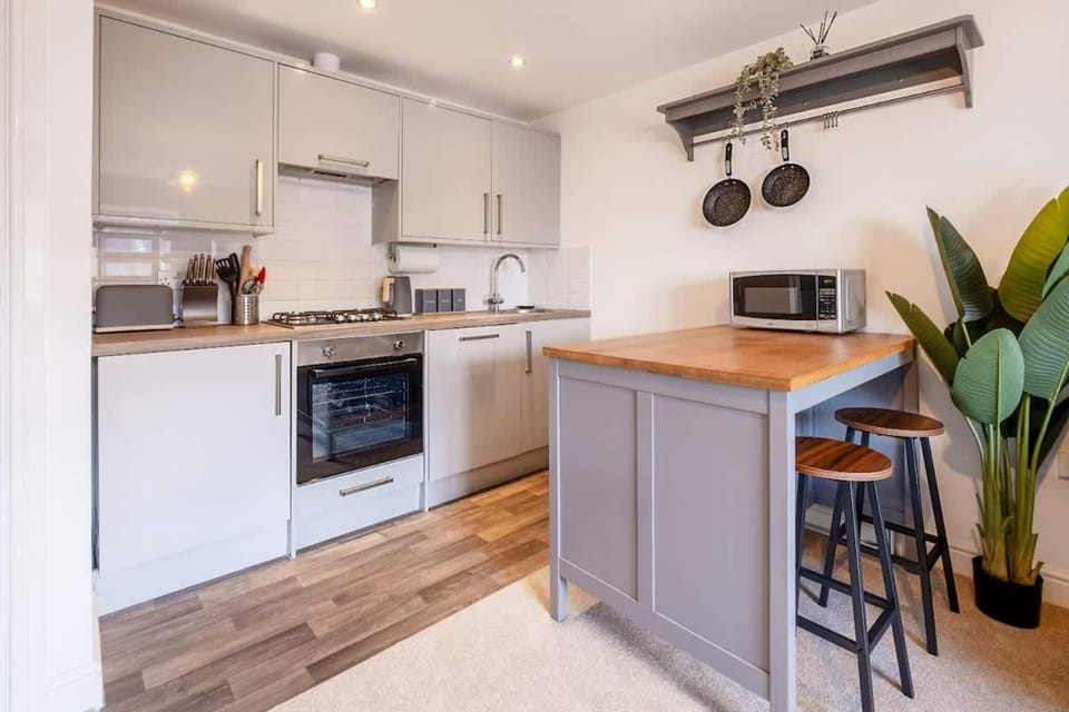 Ruskin Apartment near Bath - Free parking for 2 cars, great for professionals, contractors, relocators Apartment in Mendip District