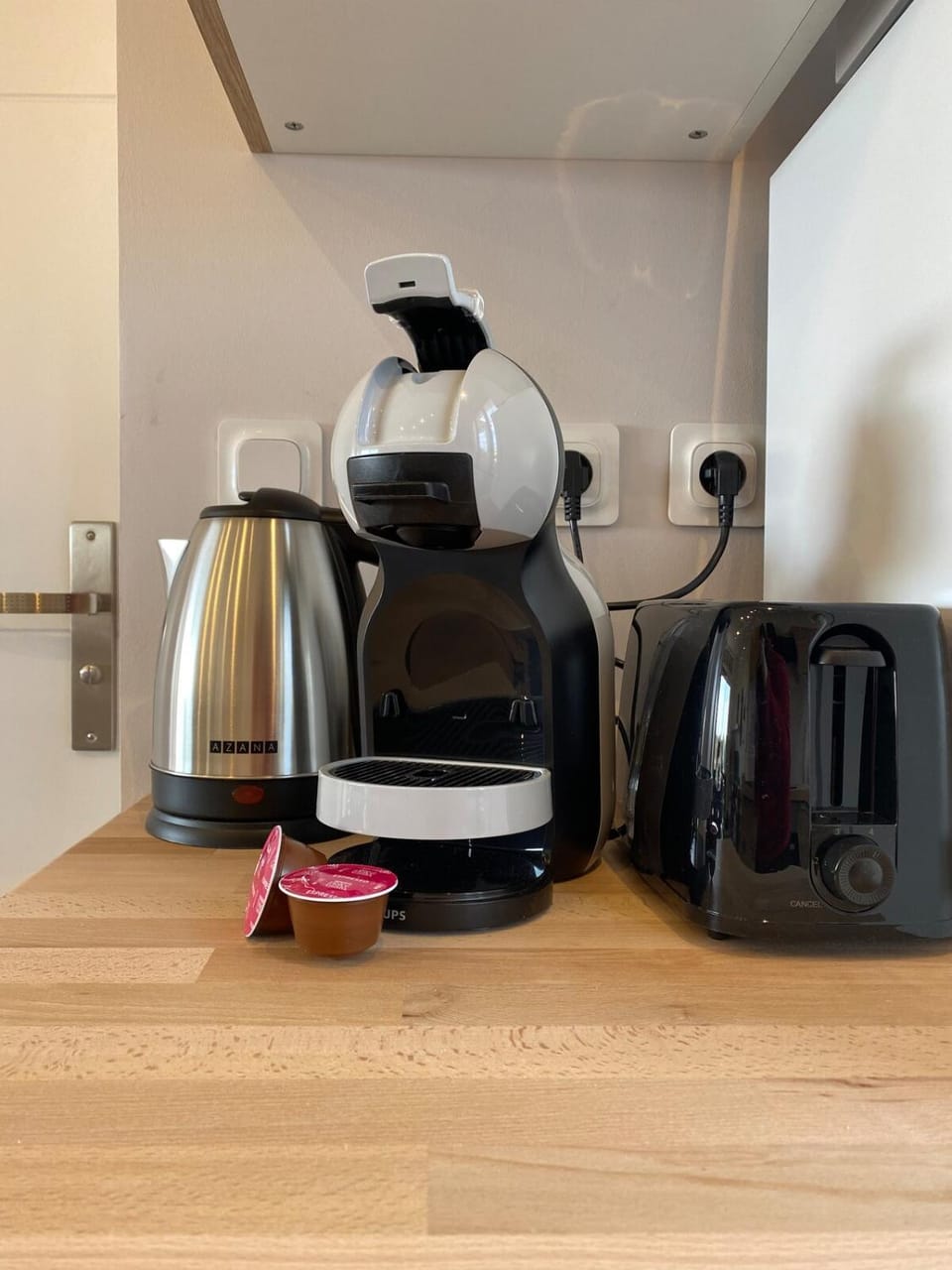 Coffee/tea facilities, toaster