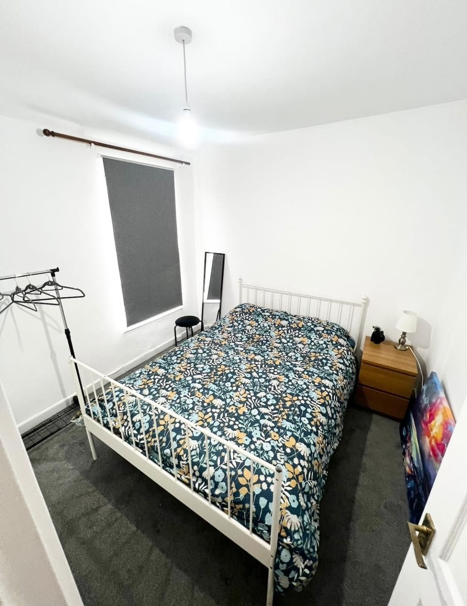 Cute two bedroom house with free street parking House in Liverpool