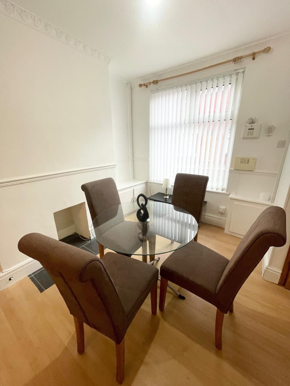 Cute two bedroom house with free street parking House in Liverpool