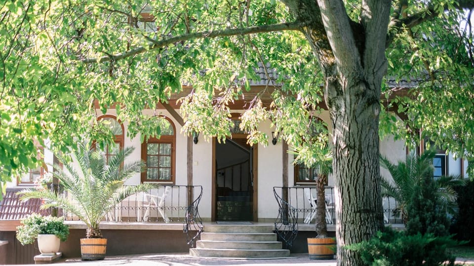Facade/entrance