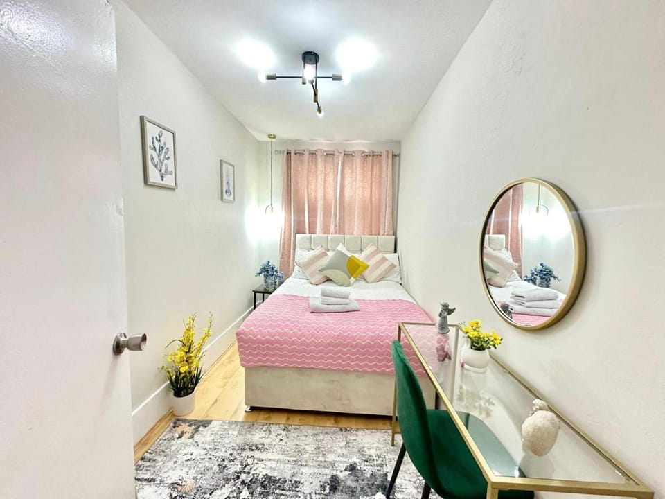 Photo of the whole room, Seating area, Bedroom, wardrobe