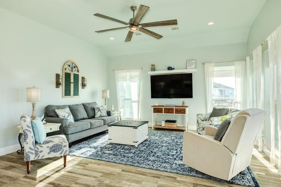 Sunchaser House in Hitchcock