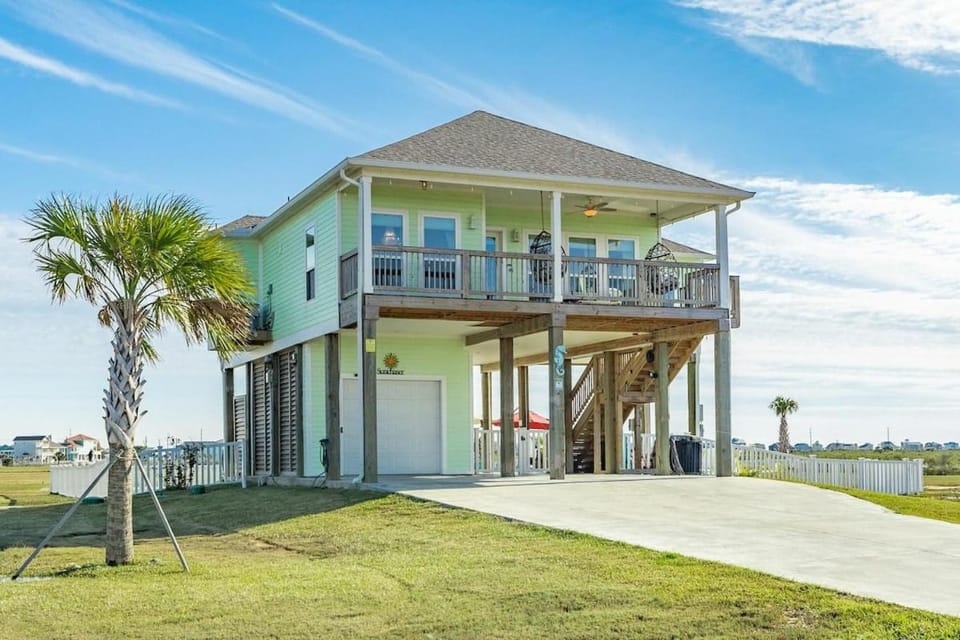 Sunchaser House in Hitchcock