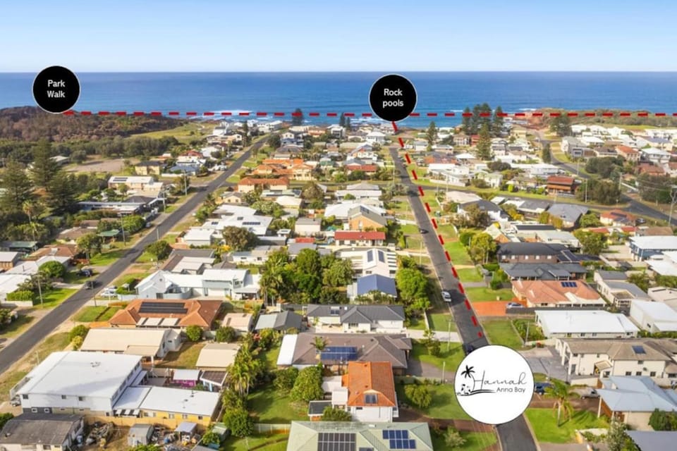 Tropical Family Haven Near Beach and Rock Pools House in Anna Bay